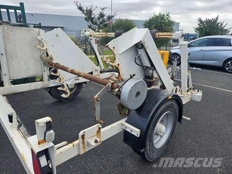 Adoc 3T5 フラットベッド／ドロップサイドトレーラー