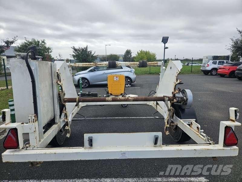 Adoc 3T5 フラットベッド／ドロップサイドトレーラー