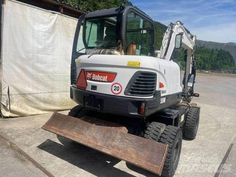 Bobcat E55W ホイール式油圧ショベル（パワーショベル・ユンボ・バックホー）