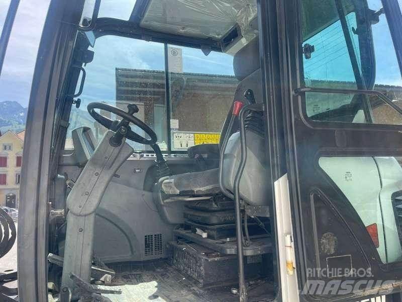 Bobcat E55W ホイール式油圧ショベル（パワーショベル・ユンボ・バックホー）
