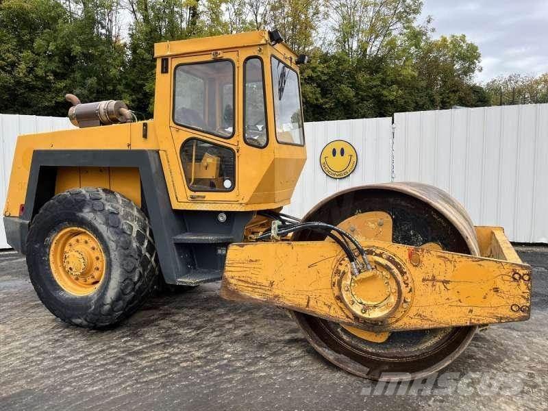 Bomag BW213D ソイルコンパクター