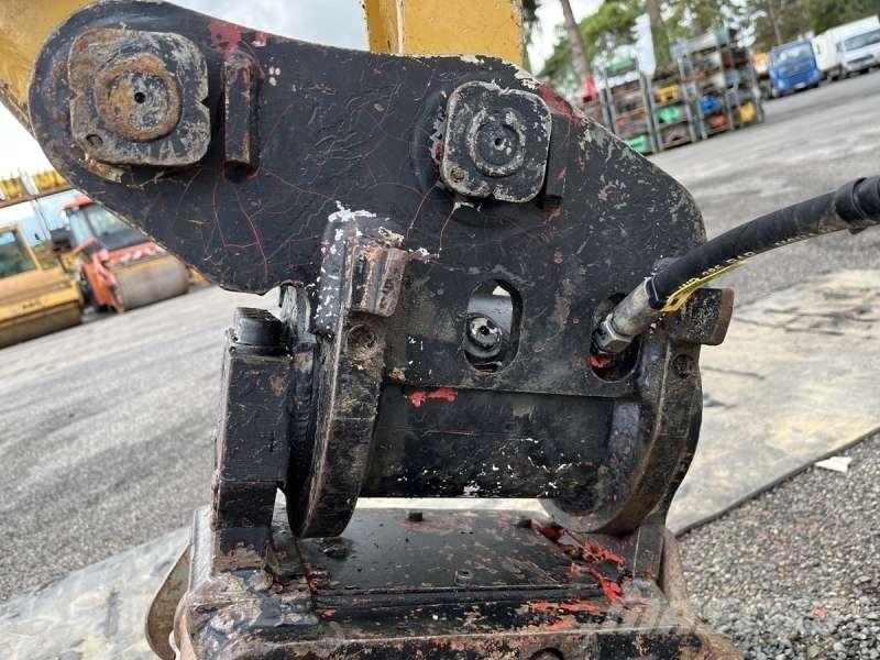 CAT 302.7DCR ミニ油圧ショベル 7t以下（ミニユンボ・ミニディガー）
