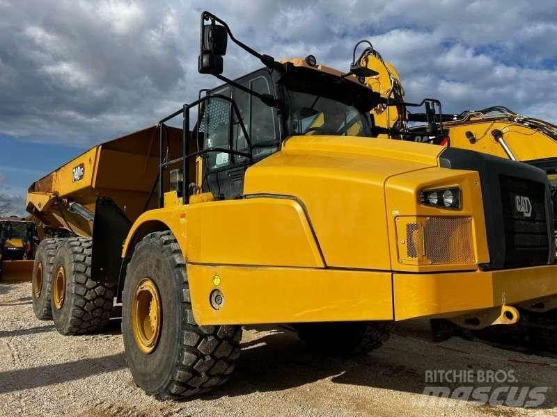 CAT 740GC アーティキュレート式ダンプトラック