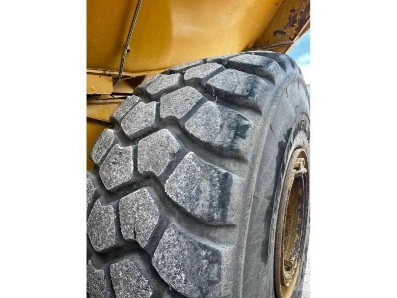 CAT 740GC アーティキュレート式ダンプトラック