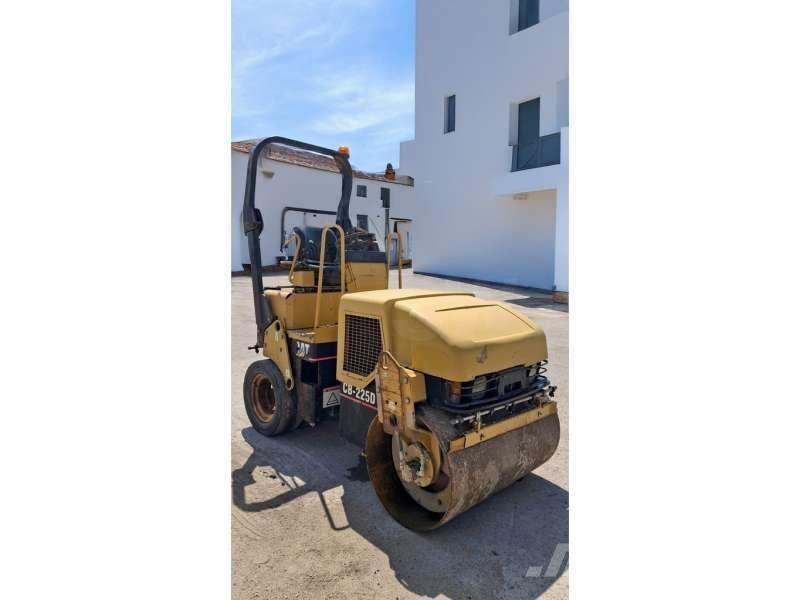 CAT CB225D ソイルコンパクター