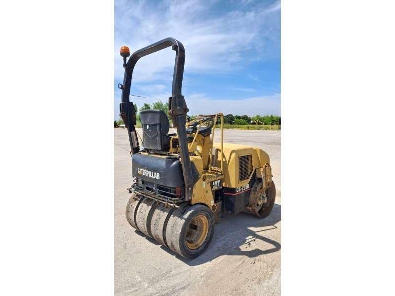 CAT CB225D ソイルコンパクター