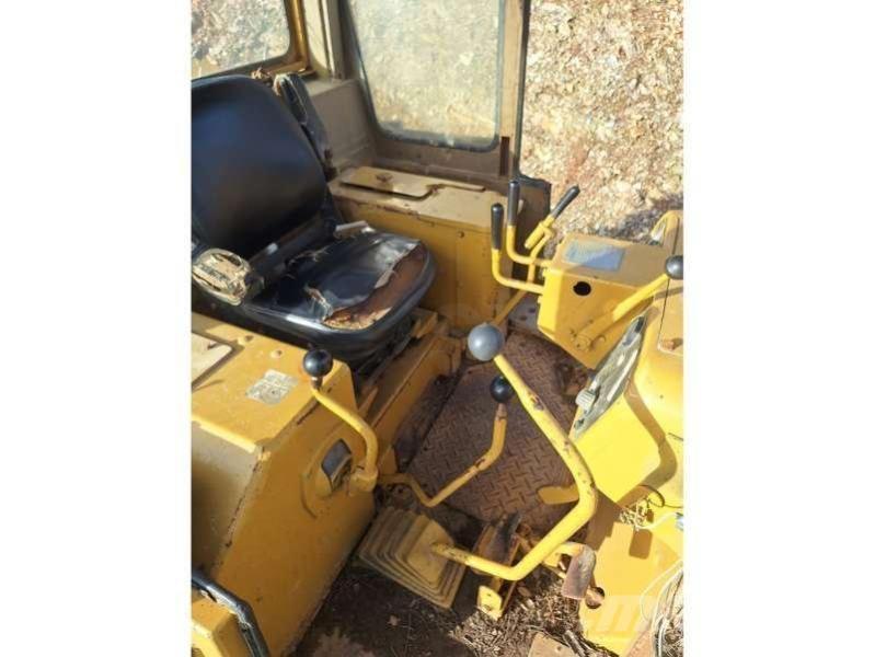 CAT D6D ブルドーザー