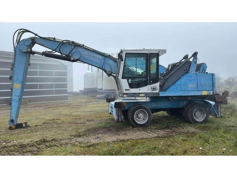 Fuchs MHL320 廃棄物／工業産廃処理機