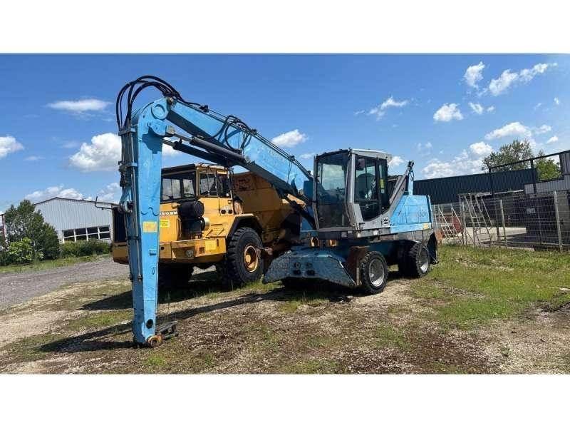 Fuchs MHL320 廃棄物／工業産廃処理機