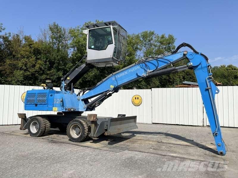 Fuchs MHL320 廃棄物／工業産廃処理機