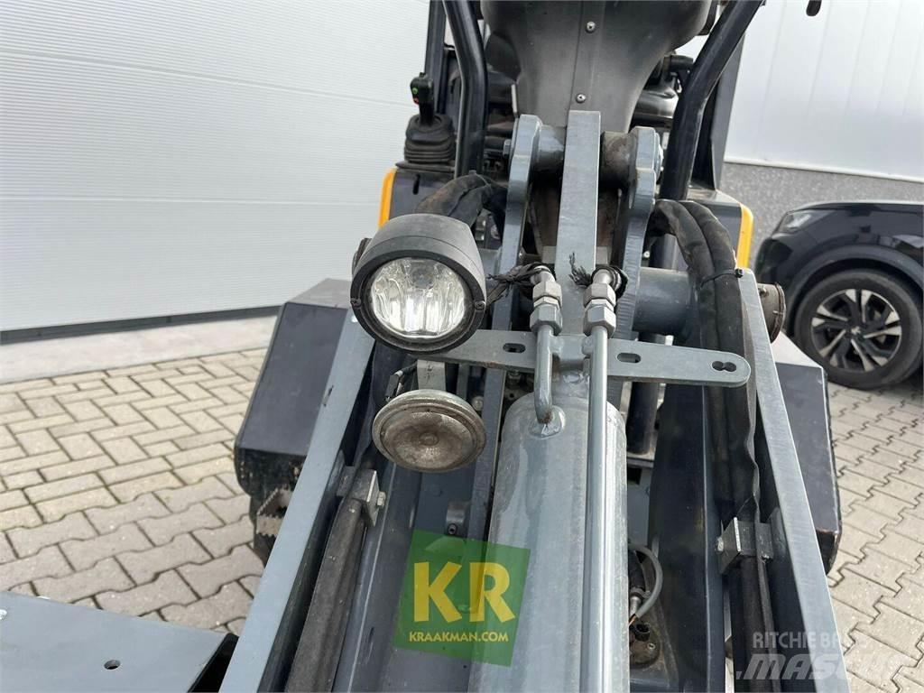 GiANT D332 フロントローダーとディガー
