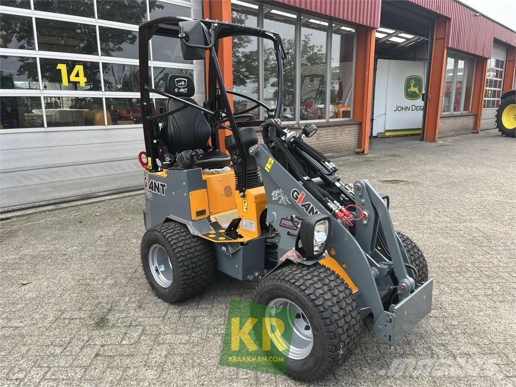 GiANT G1200 フロントローダーとディガー