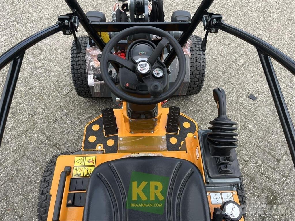 GiANT G1200 フロントローダーとディガー