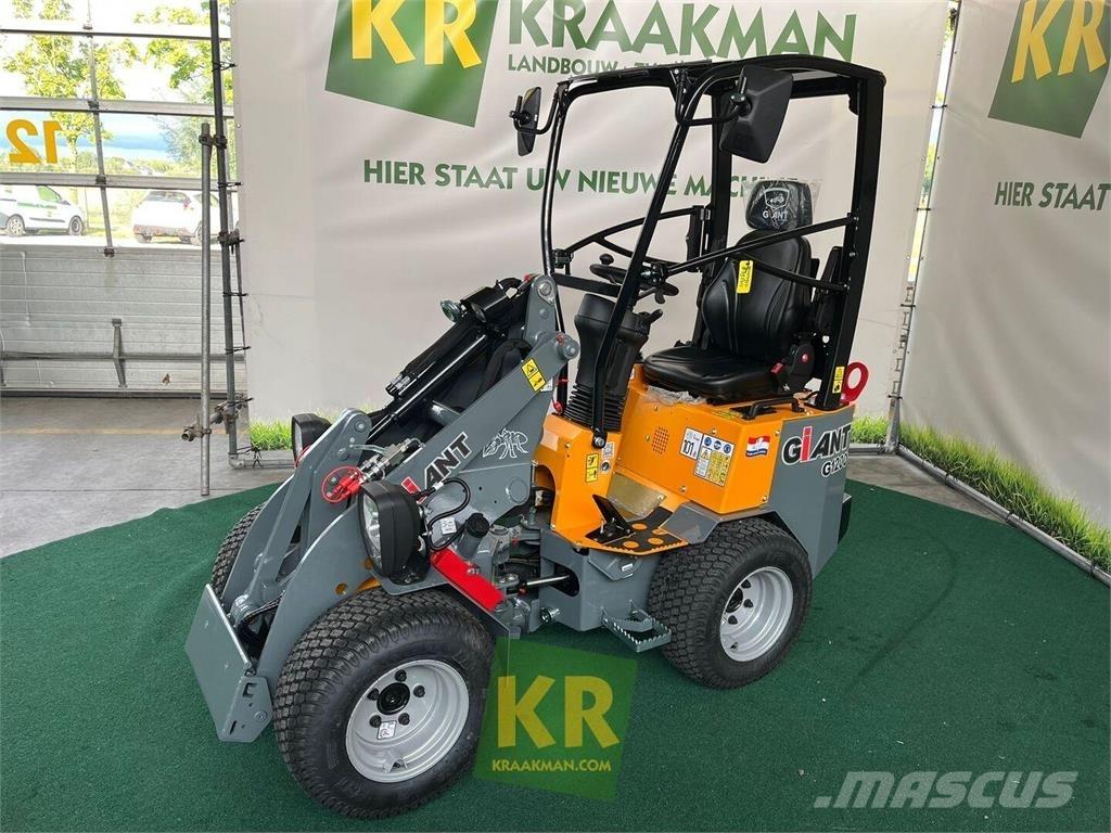 GiANT G1200 フロントローダーとディガー