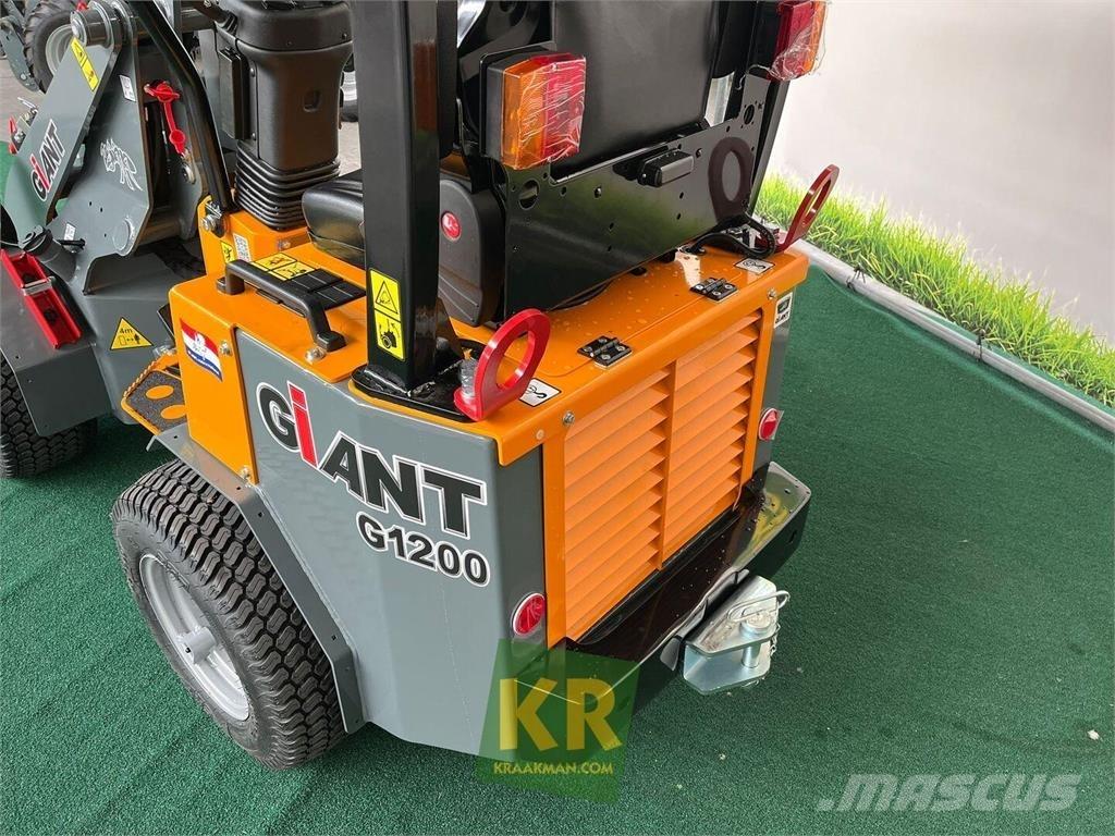 GiANT G1200 フロントローダーとディガー