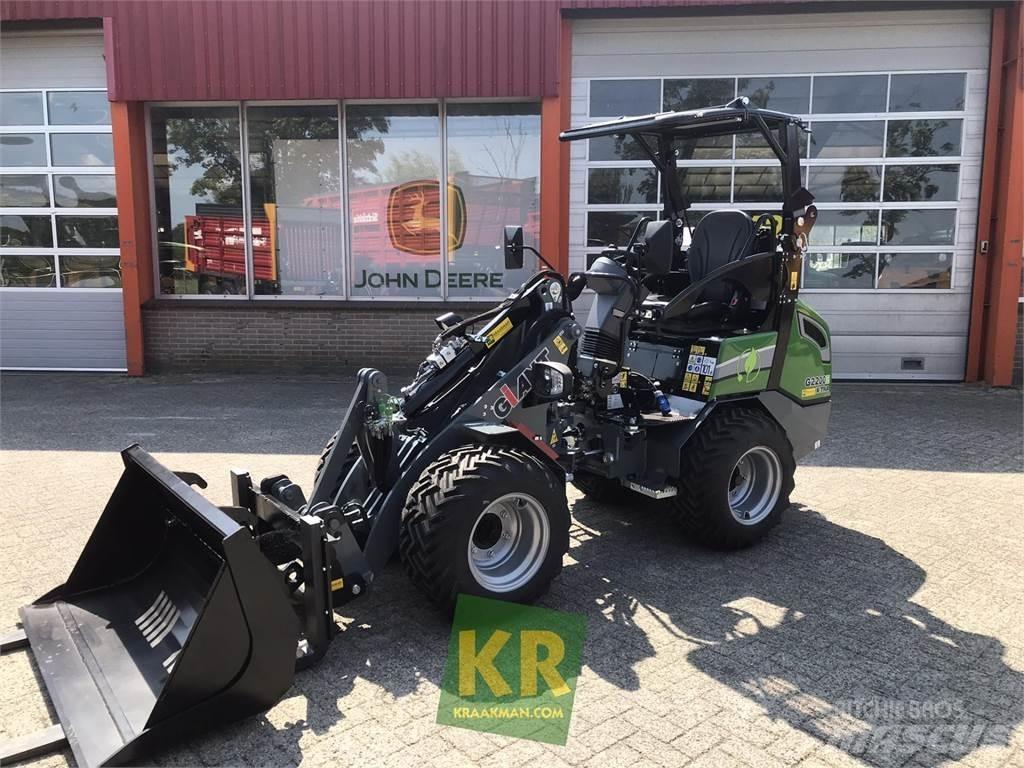 GiANT G2200E フロントローダーとディガー