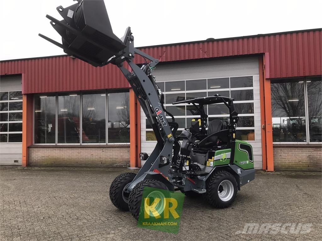 GiANT G2700E フロントローダーとディガー