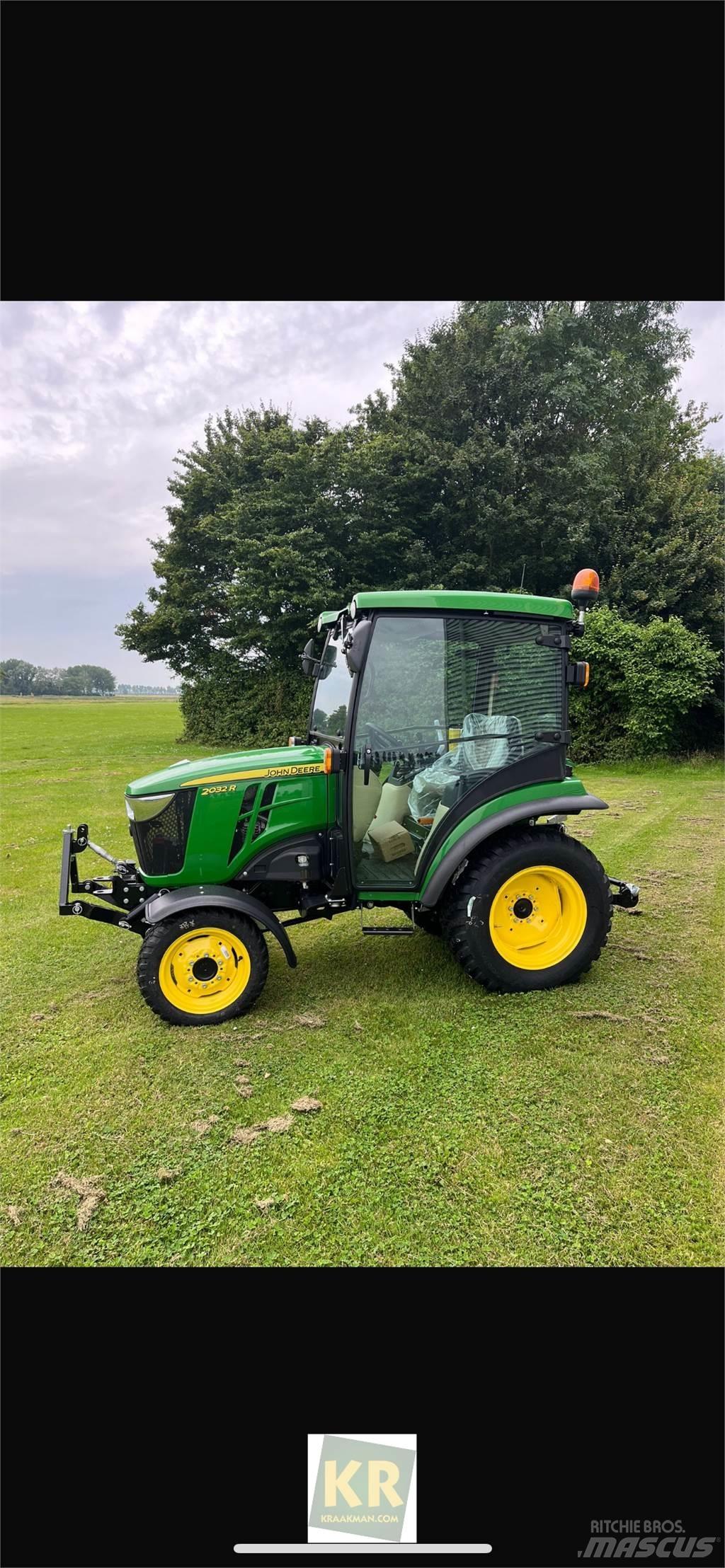 John Deere 2032R コンパクトトラクター