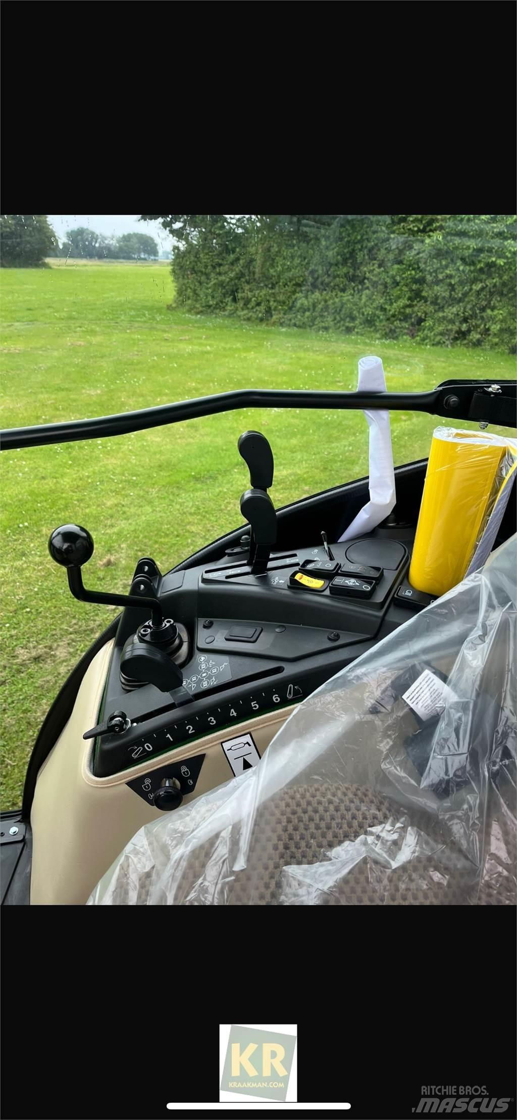 John Deere 2032R コンパクトトラクター