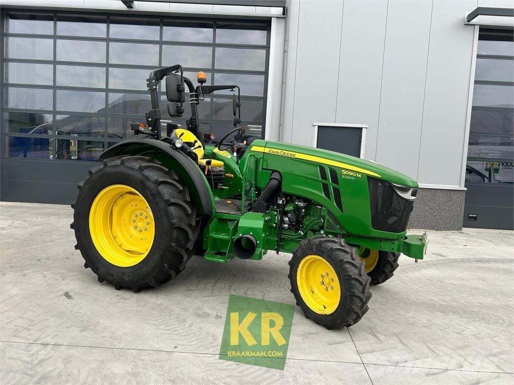 John Deere 5090M トラクター