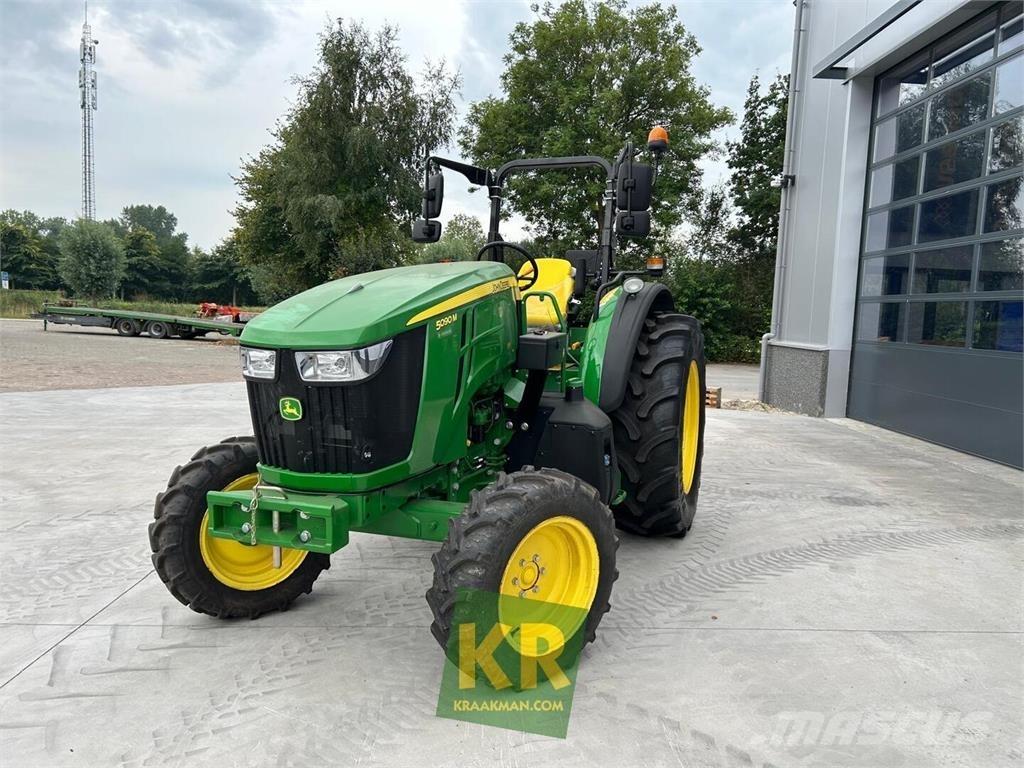 John Deere 5090M トラクター