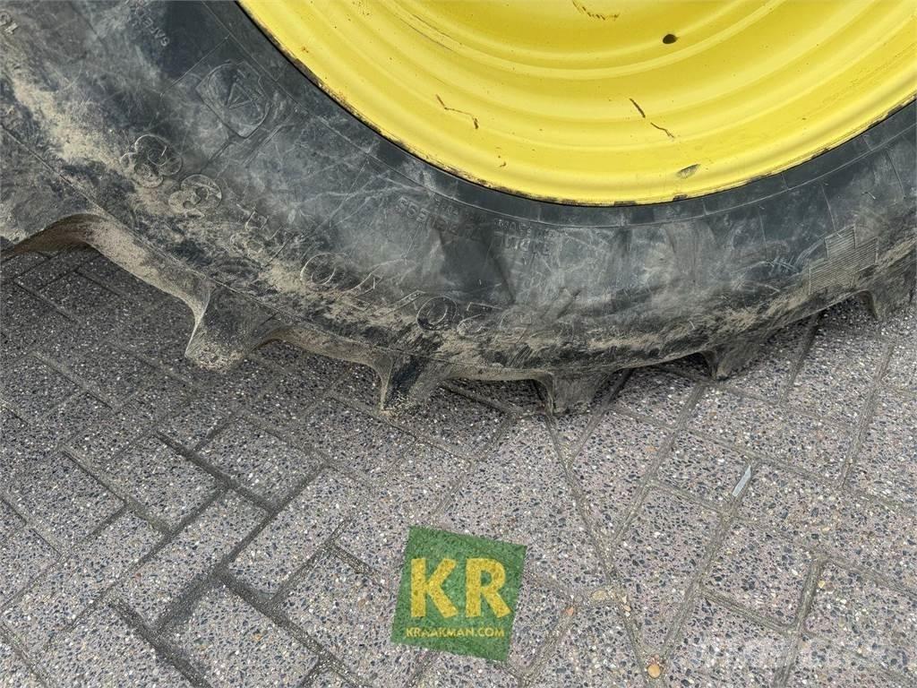 John Deere 6125R トラクター