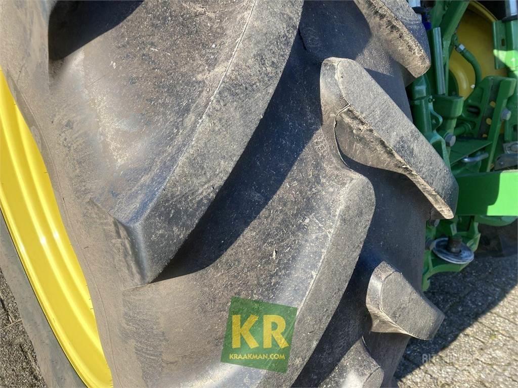 John Deere 6130R トラクター