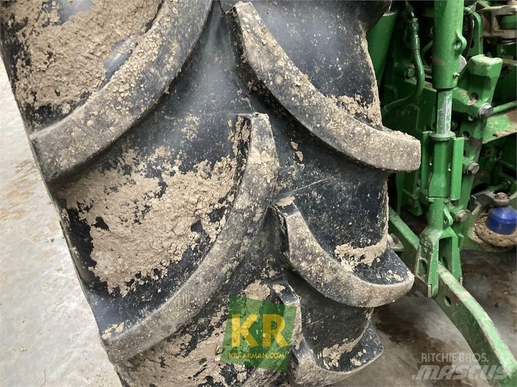 John Deere 6155R トラクター