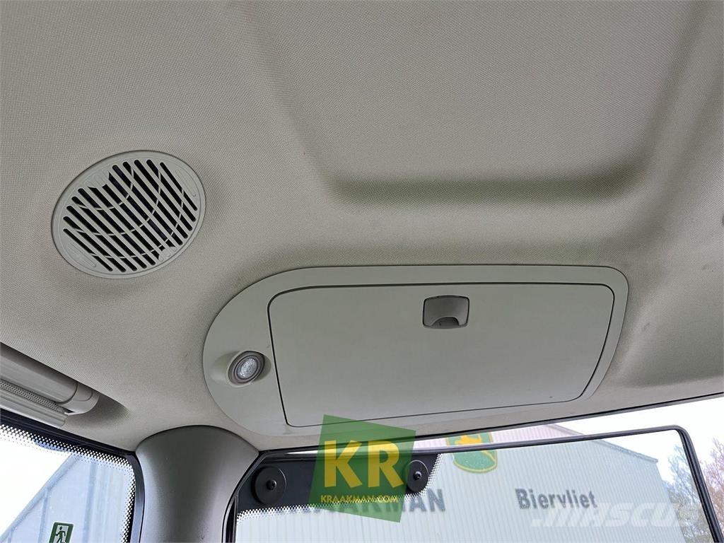 John Deere 6215R トラクター