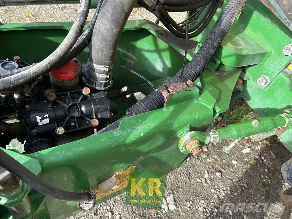 John Deere 840 自走式噴霧器