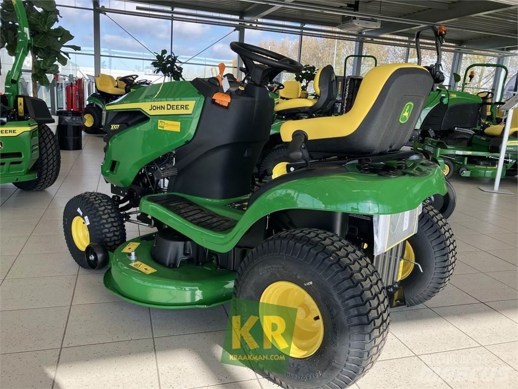 John Deere X107 乗用・自走モア/芝刈り機