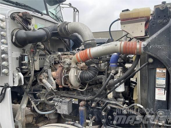 Peterbilt 388 中古トラクターヘッド | トレーラーヘッド