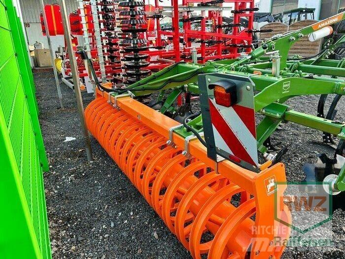 Amazone Cenius 3003 カルチベーター