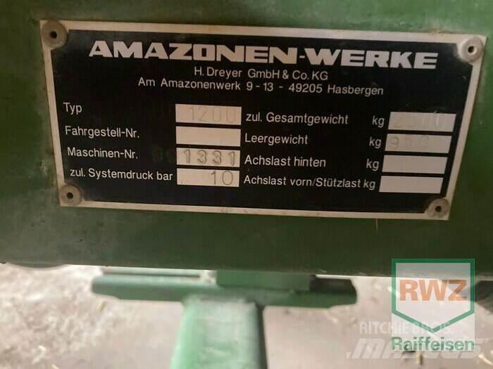 Amazone UF 1200 牽引型スプレイヤー