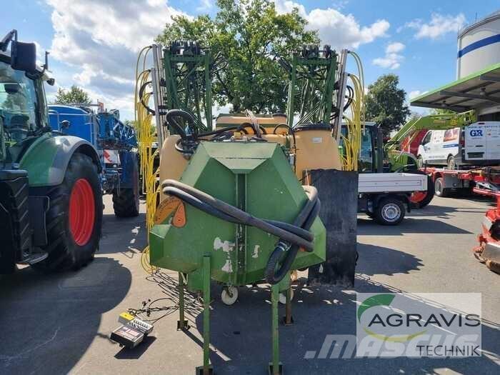 Amazone UF 1200 牽引型スプレイヤー