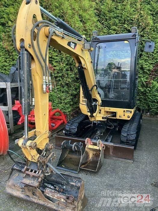 CAT 302.7 D ホイール式油圧ショベル（パワーショベル・ユンボ・バックホー）