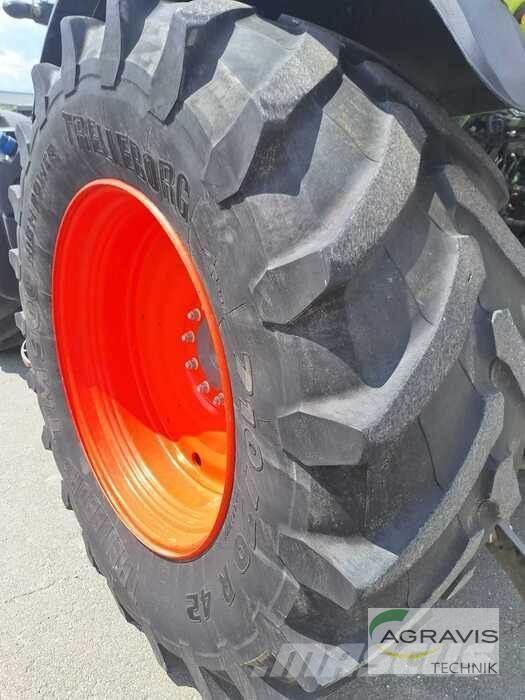 CLAAS AXION 870 トラクター