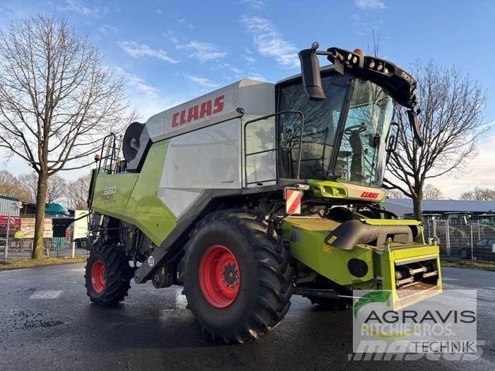 CLAAS TRION 650 コンバイン