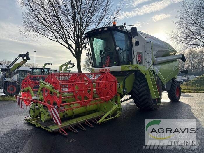 CLAAS TUCANO 420 コンバイン