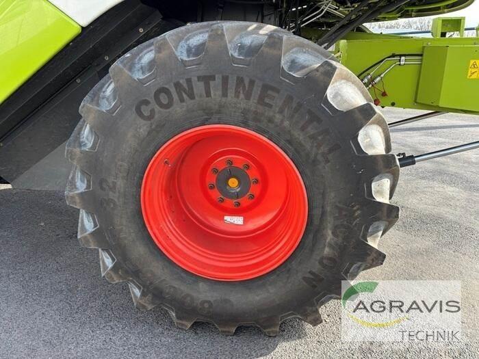 CLAAS TUCANO 420 コンバイン