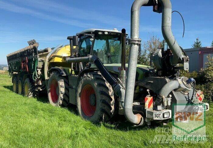 CLAAS XERION 3800 TRAC 肥料散布機