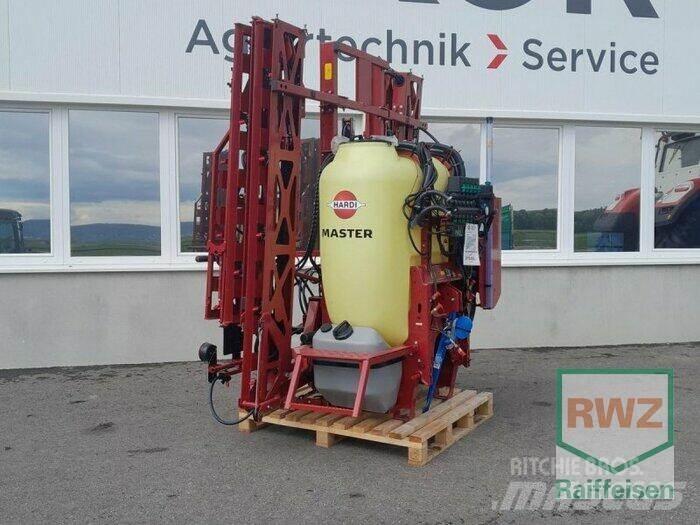 Hardi Master 牽引型スプレイヤー