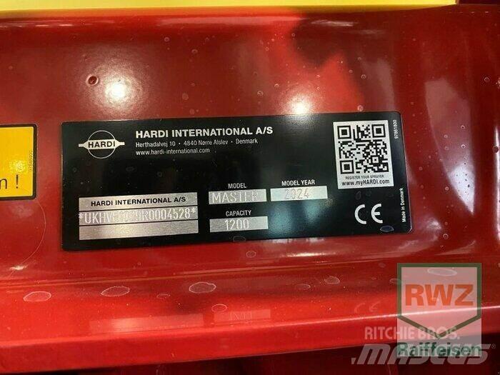 Hardi MASTER PRO 1200 牽引型スプレイヤー