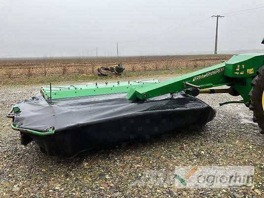 John Deere 328 A 芝刈り機