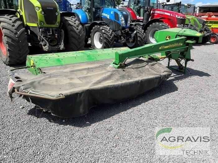 John Deere 331 芝刈り機