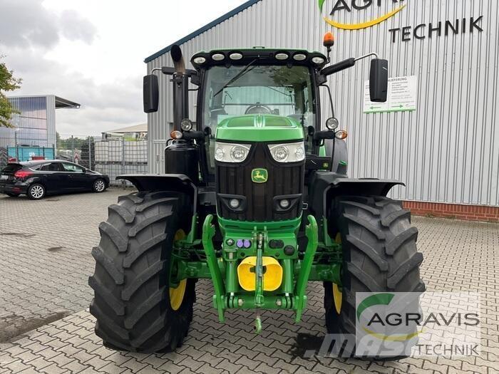 John Deere 6215 R トラクター