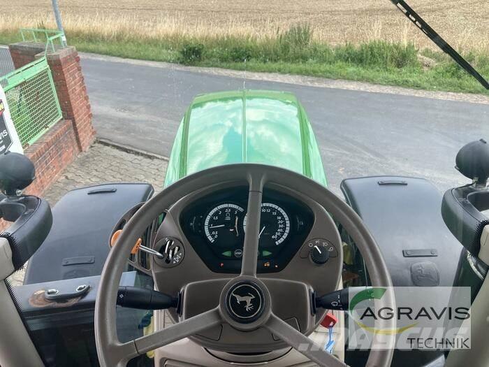 John Deere 6215 R トラクター