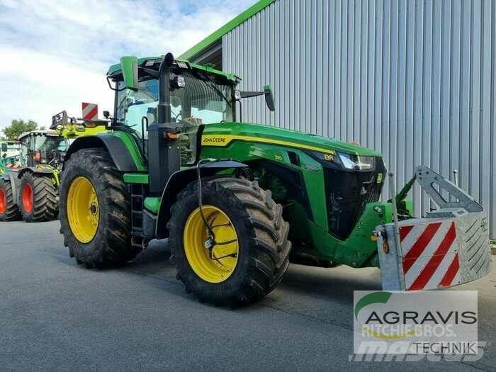 John Deere 8310 R トラクター