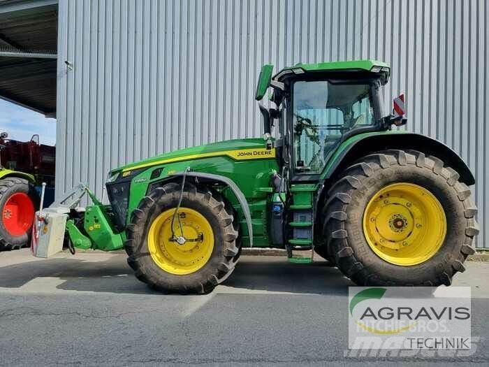John Deere 8310 R トラクター