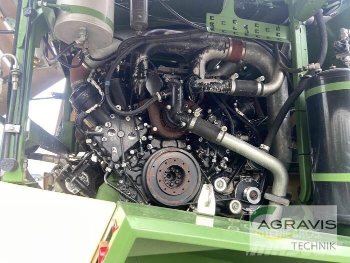 Krone BIG X 700 自走式フォレージハーベスター